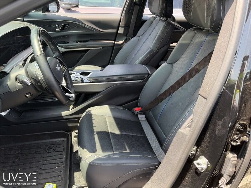2024 Cadillac LYRIQ Sport 2
