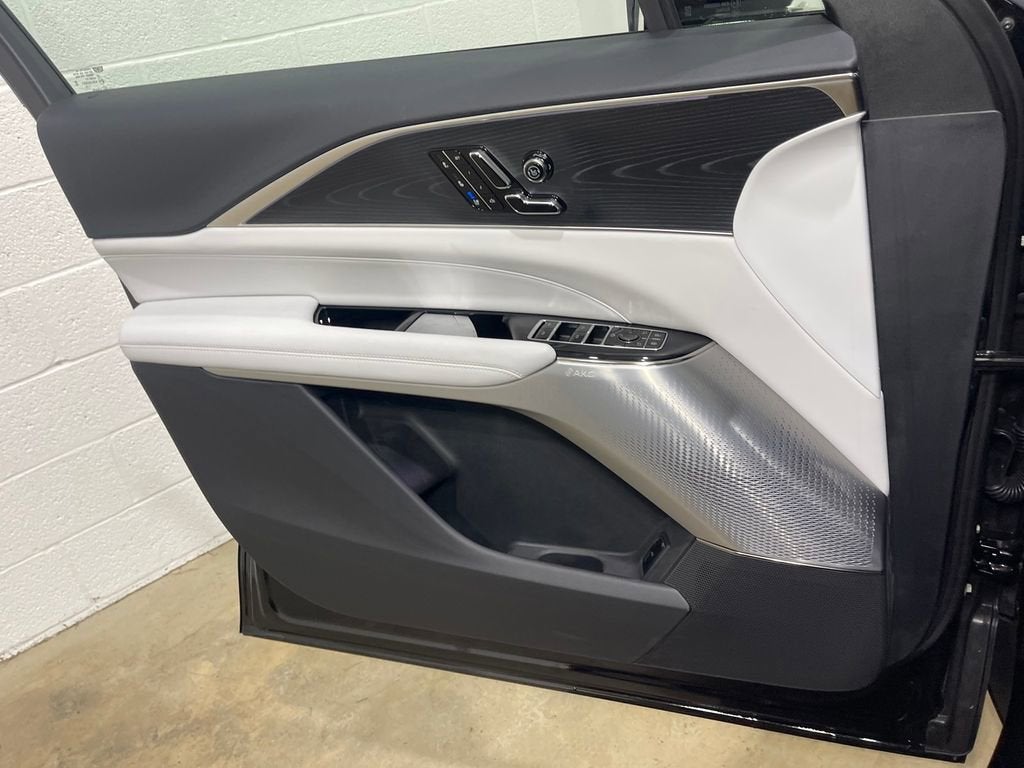 2025 Cadillac LYRIQ Sport 2