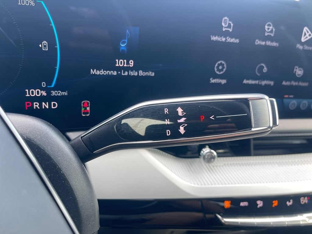 2025 Cadillac OPTIQ Luxury 2