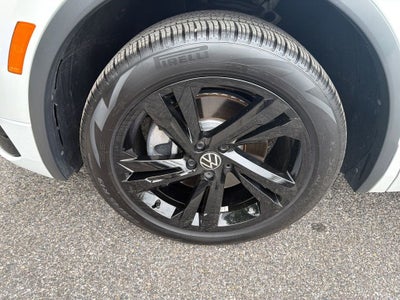 2024 Volkswagen Tiguan SE R-Line Black