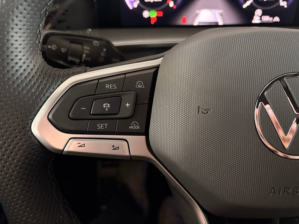 2025 Volkswagen Tiguan SE R-Line Black