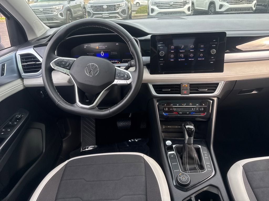 2025 Volkswagen Taos SE