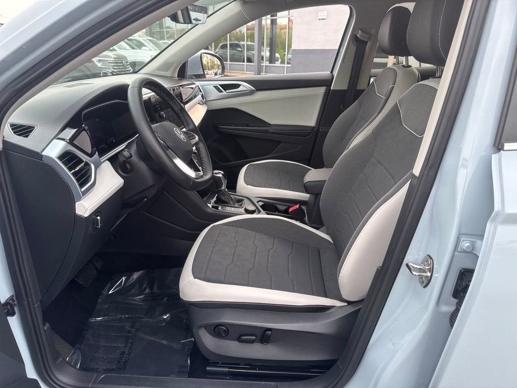 2025 Volkswagen Taos SE