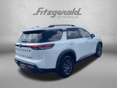 2024 Nissan Pathfinder SV