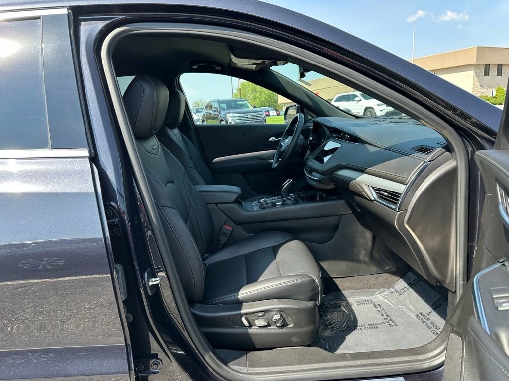 2023 Cadillac XT4 Premium Luxury