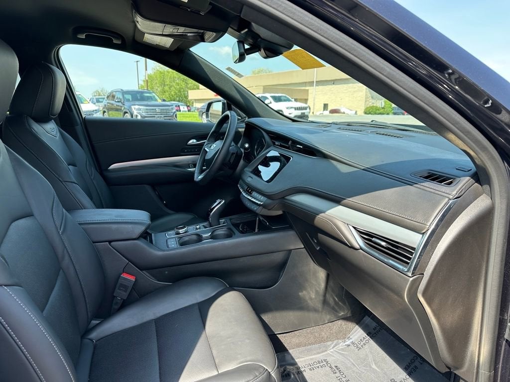 2023 Cadillac XT4 Premium Luxury