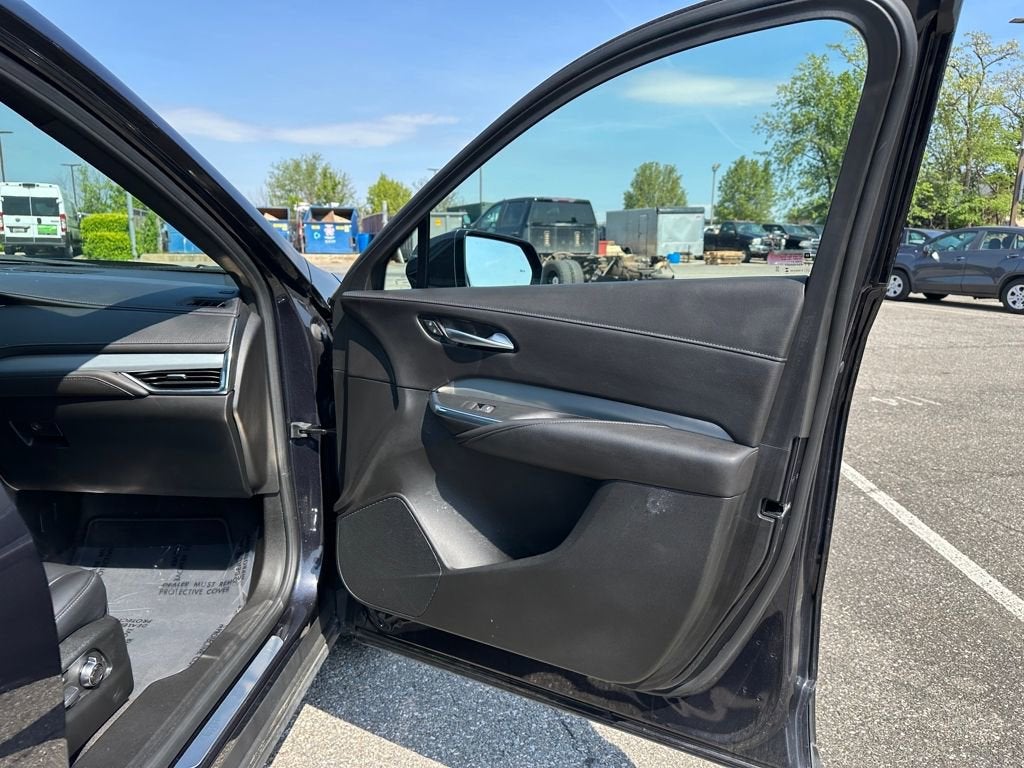 2023 Cadillac XT4 Premium Luxury