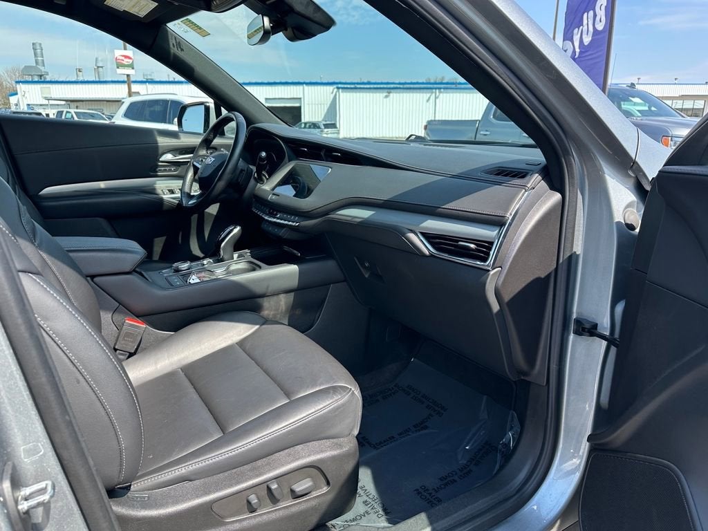 2023 Cadillac XT4 Premium Luxury