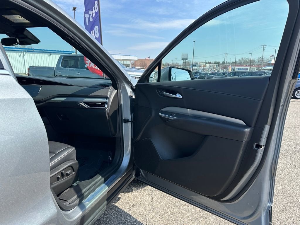 2023 Cadillac XT4 Premium Luxury