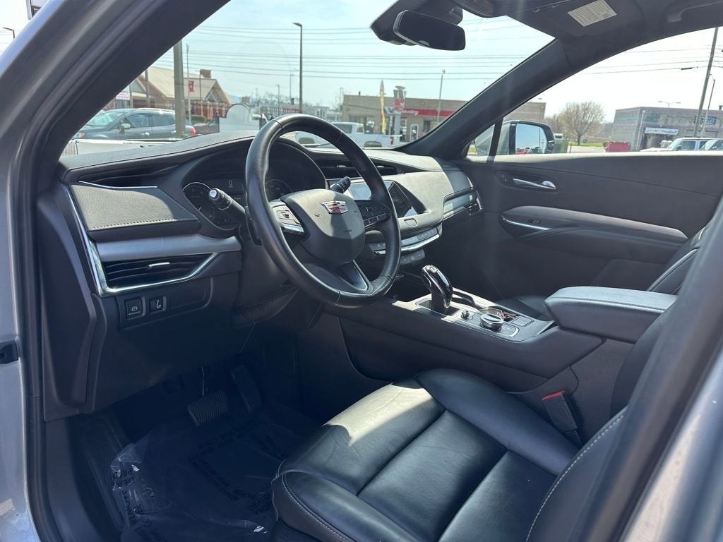 2023 Cadillac XT4 Premium Luxury