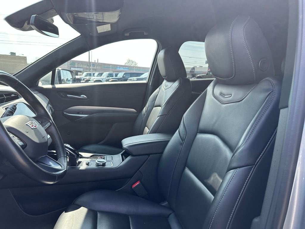 2023 Cadillac XT4 Premium Luxury