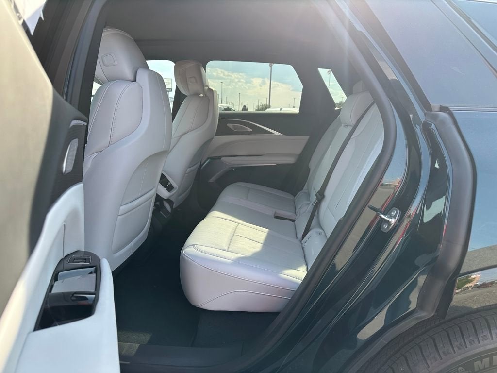 2024 Cadillac LYRIQ Luxury 2