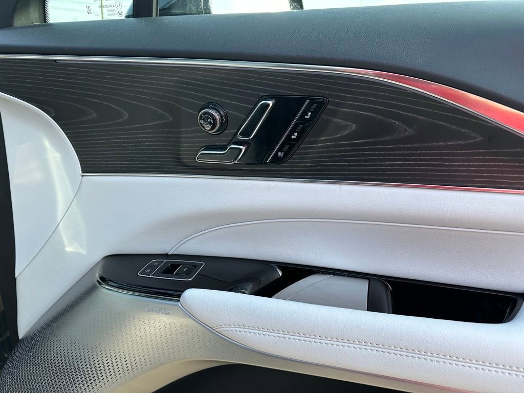 2024 Cadillac LYRIQ Luxury 2