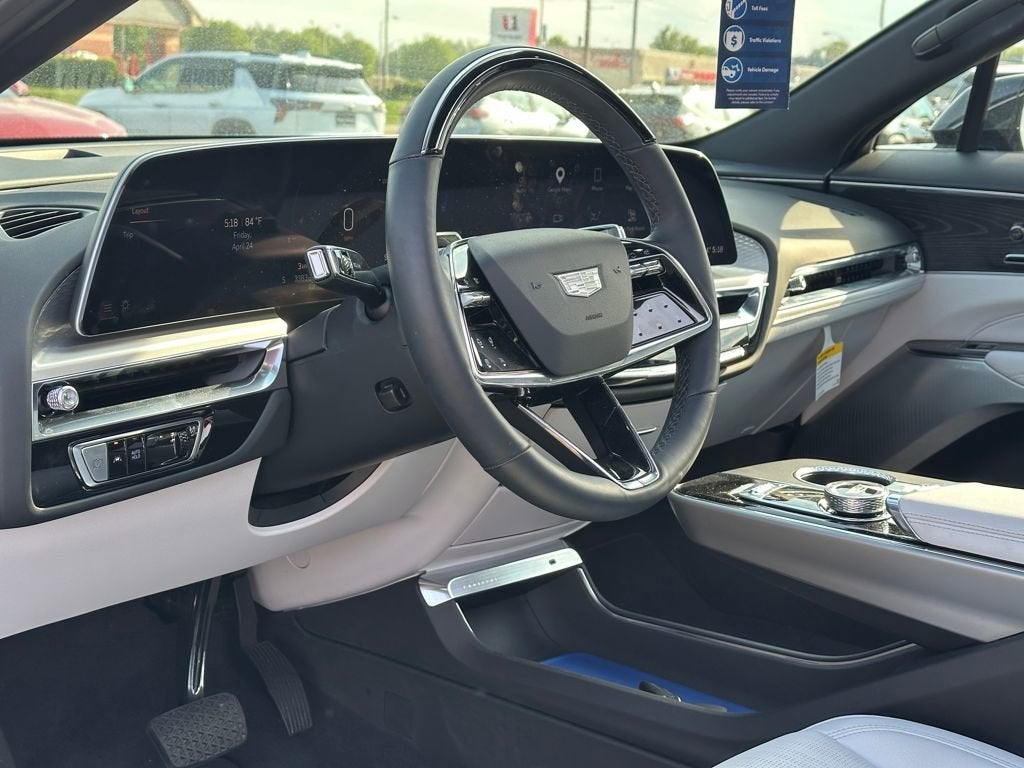 2024 Cadillac LYRIQ Luxury 2