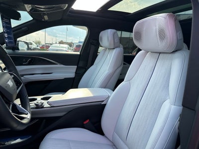 2024 Cadillac LYRIQ Luxury 2