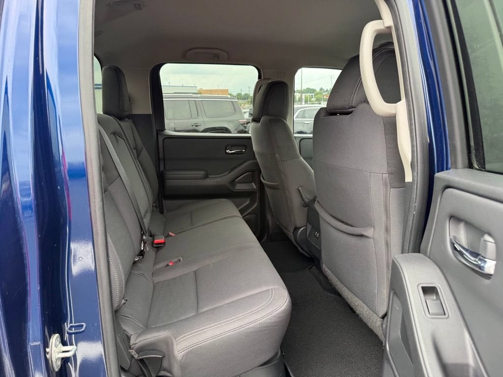 2022 Nissan Frontier Crew Cab SV 4x4