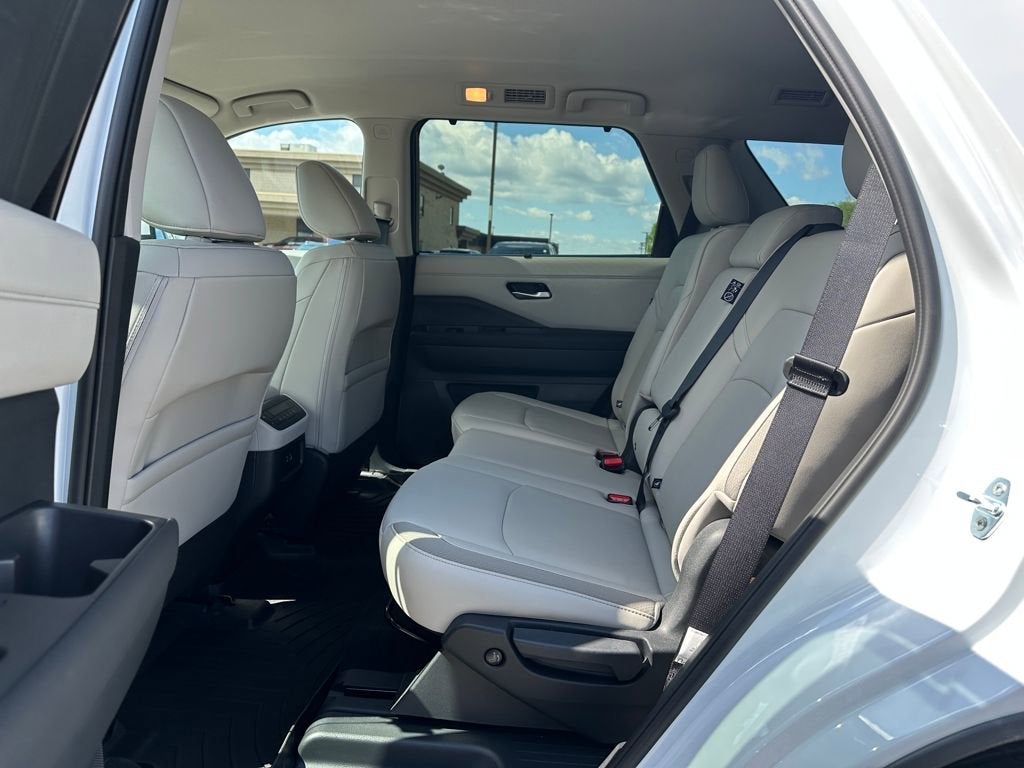 2025 Nissan Pathfinder SL 4WD