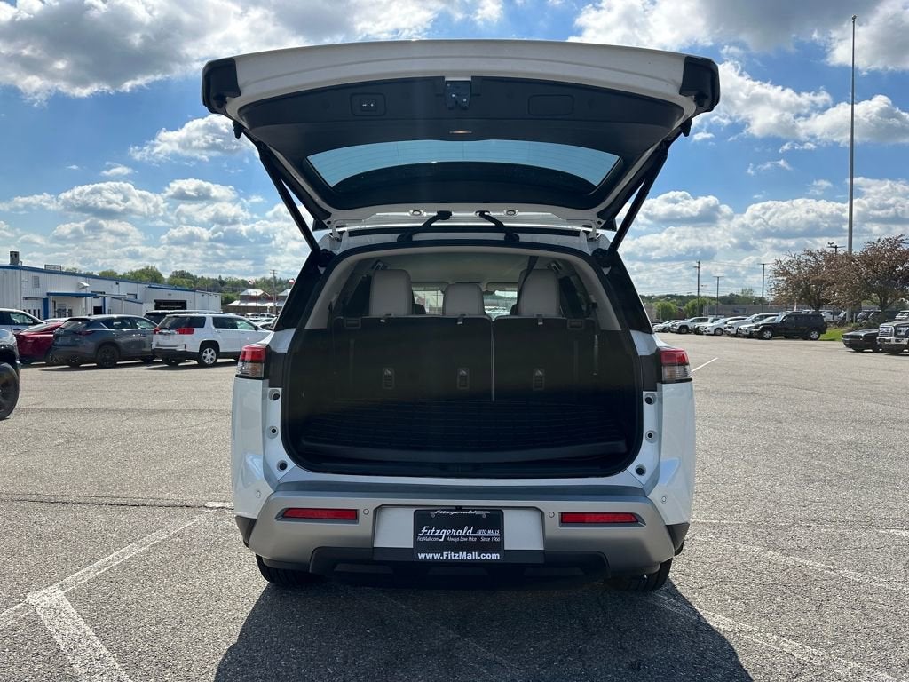 2025 Nissan Pathfinder SL 4WD