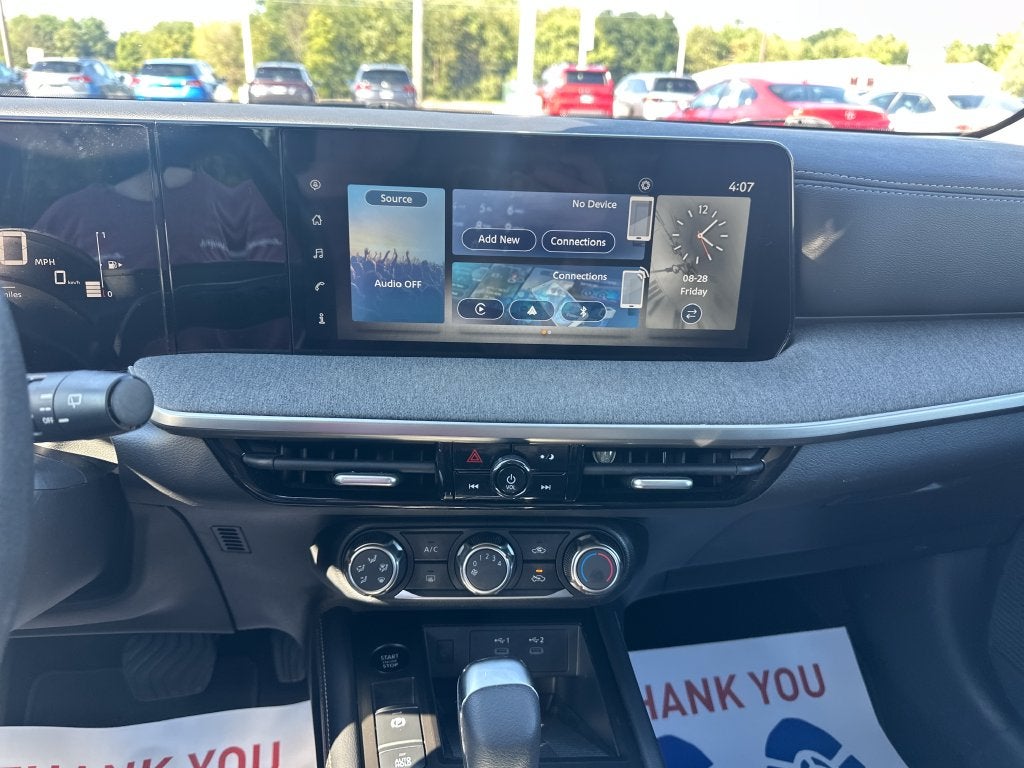 2025 Nissan Kicks SV