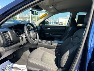 2022 Nissan Pathfinder SV