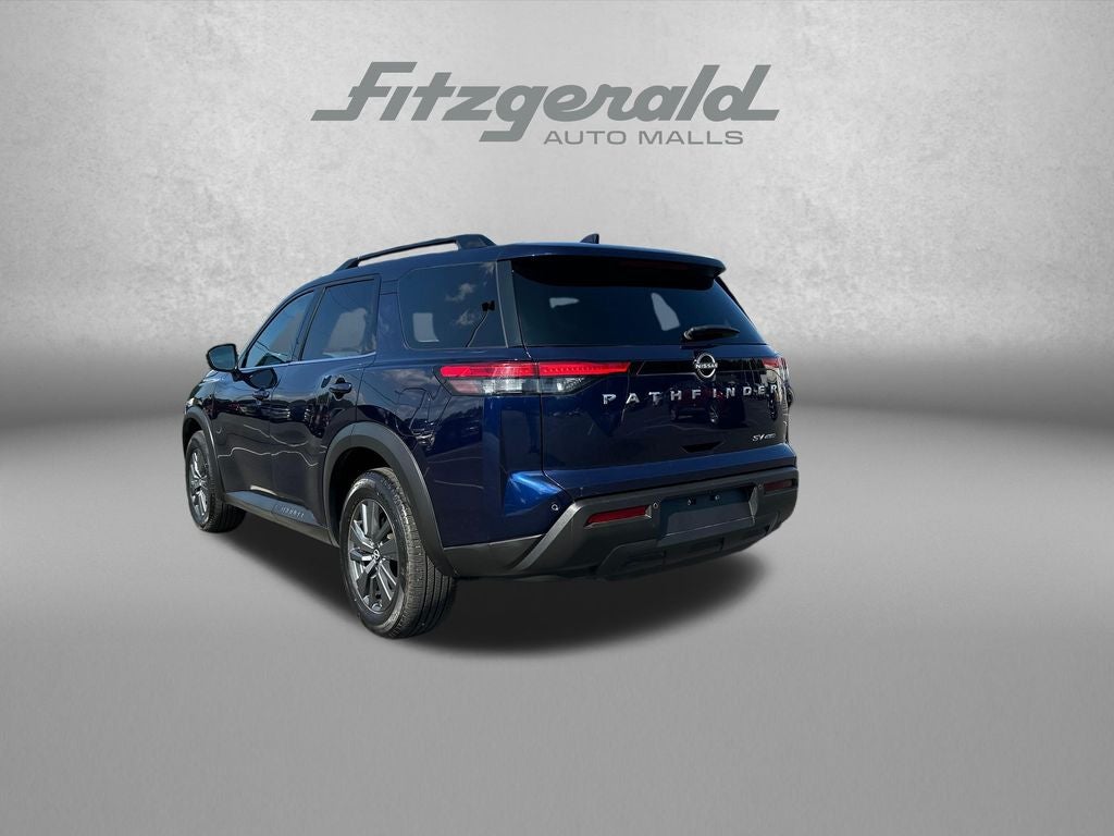 2022 Nissan Pathfinder SV