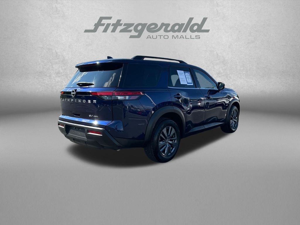 2022 Nissan Pathfinder SV