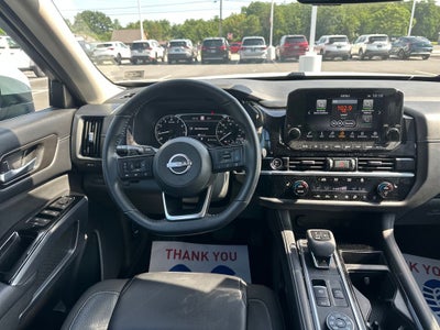2023 Nissan Pathfinder SL