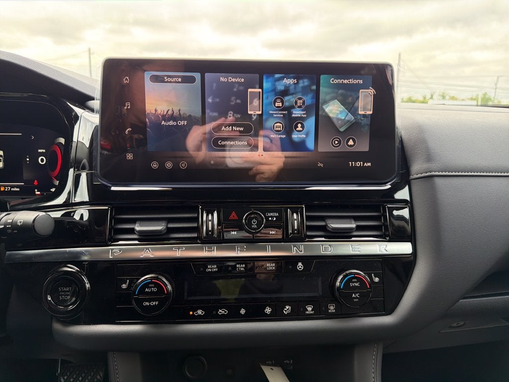2026 Nissan Pathfinder SL