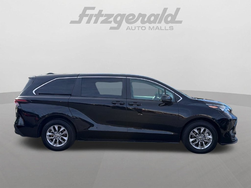 2025 Toyota Sienna LE 8 Passenger