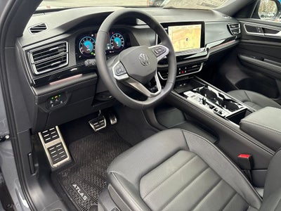 2026 Volkswagen Atlas Cross Sport 2.0T SEL R-Line Black