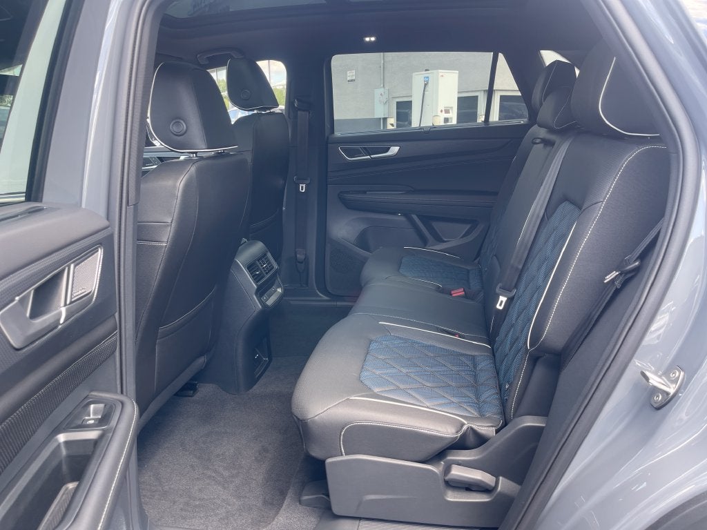 2026 Volkswagen Atlas Cross Sport SEL Premium R-Line
