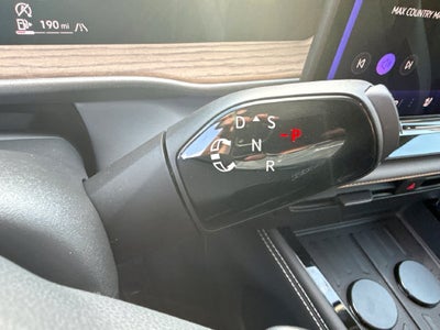 2027 Volkswagen Atlas SE w/Technology