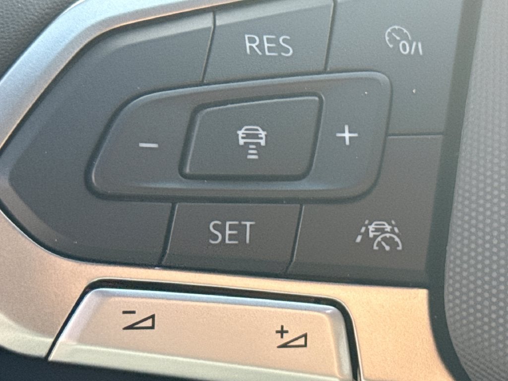2026 Volkswagen Atlas Cross Sport SE w/Technology