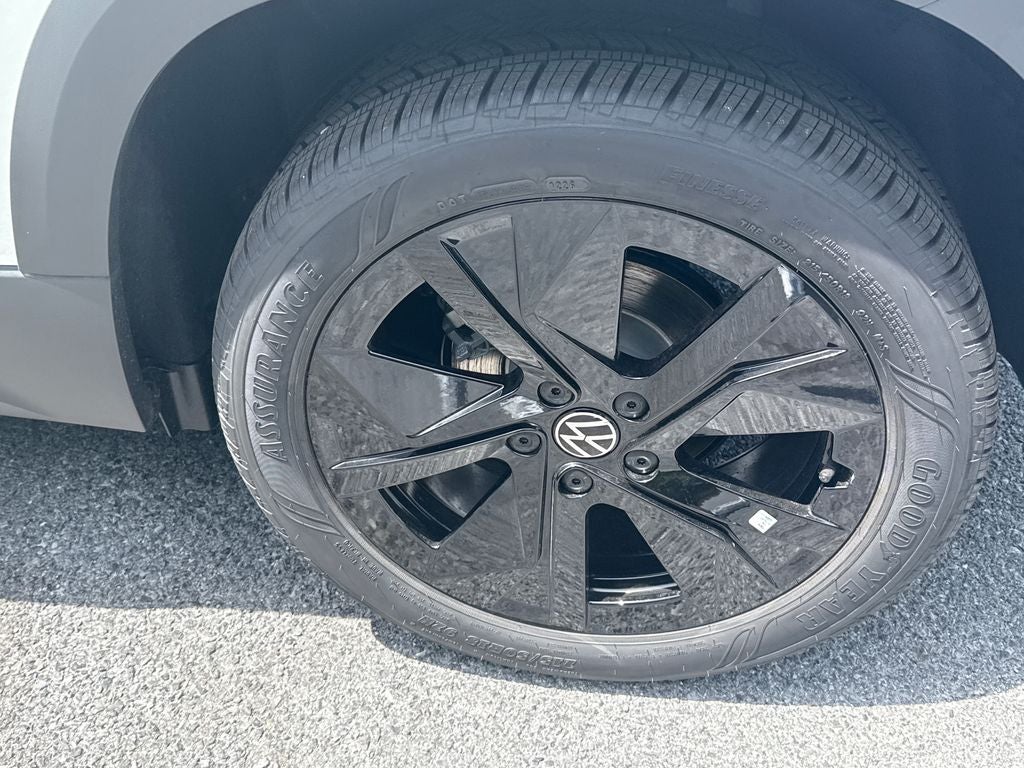 2026 Volkswagen Taos 1.5T SE Black