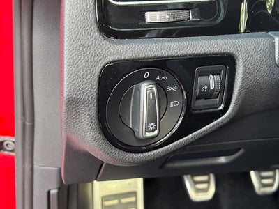 2017 Volkswagen Golf R DCC & Navigation 4Motion