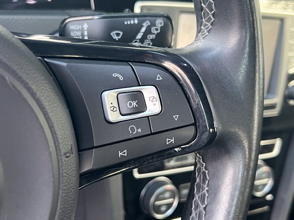 2017 Volkswagen Golf R DCC & Navigation 4Motion