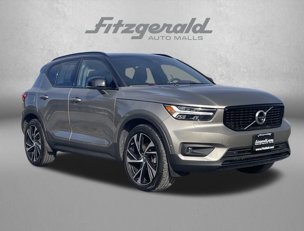 2022 Volvo XC40 R-Design