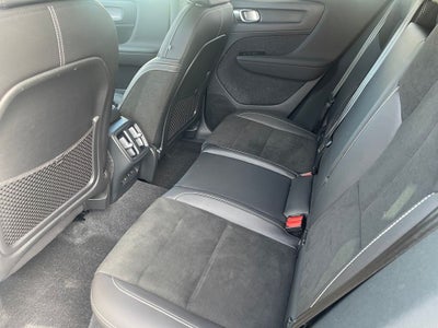 2022 Volvo XC40 R-Design