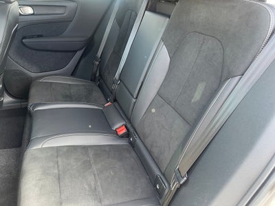 2022 Volvo XC40 R-Design