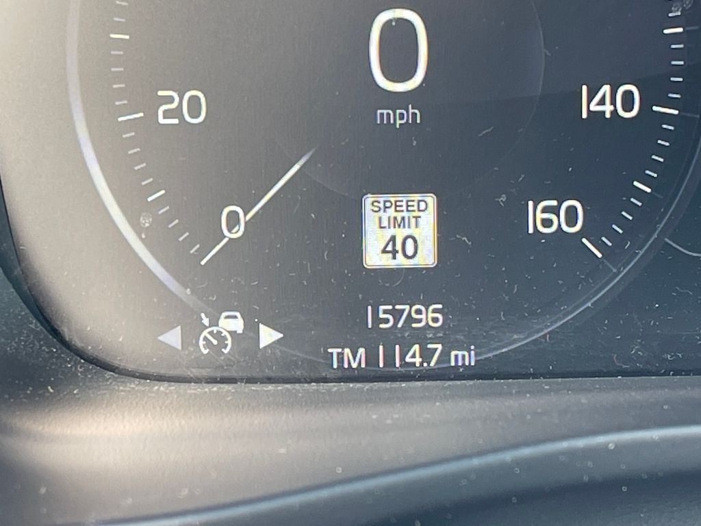 2022 Volvo XC40 R-Design