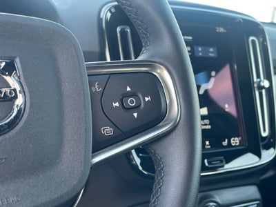 2022 Volvo XC40 R-Design