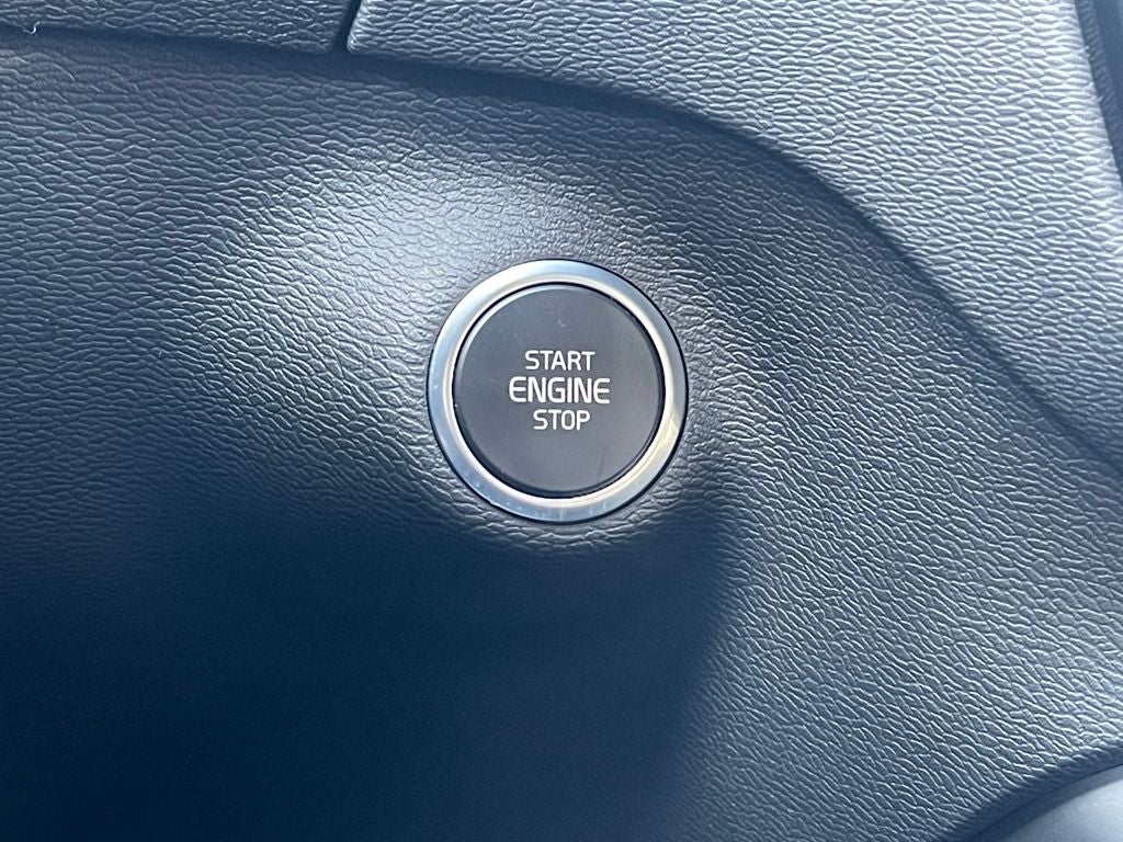 2022 Volvo XC40 R-Design