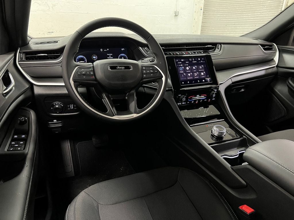 2025 Jeep Grand Cherokee GRAND CHEROKEE LAREDO 4X2