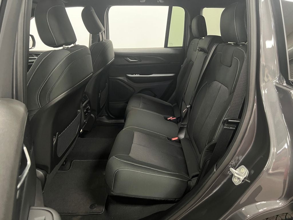 2025 Jeep Grand Cherokee GRAND CHEROKEE LAREDO 4X2