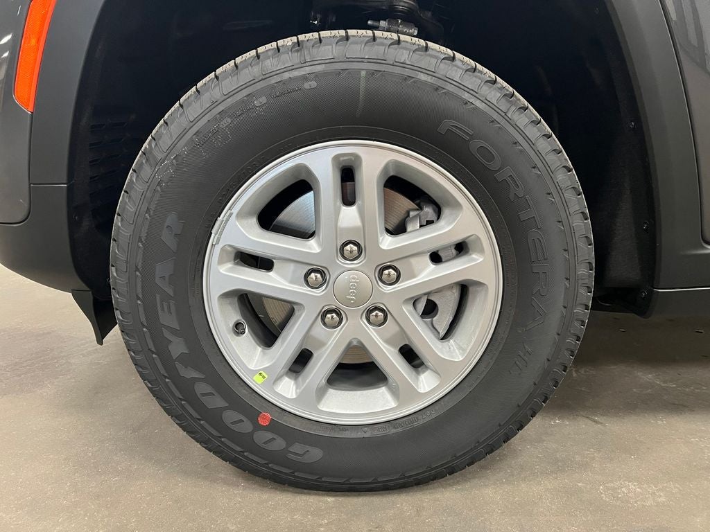 2025 Jeep Grand Cherokee GRAND CHEROKEE LAREDO 4X2