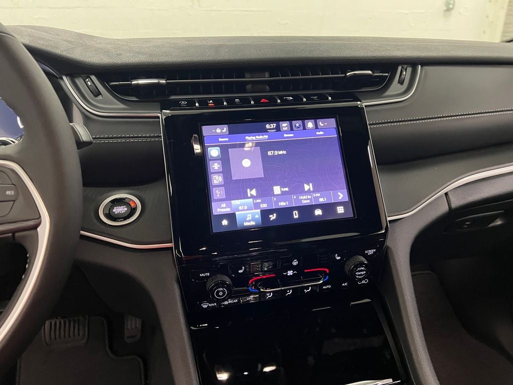 2025 Jeep Grand Cherokee GRAND CHEROKEE LAREDO 4X2