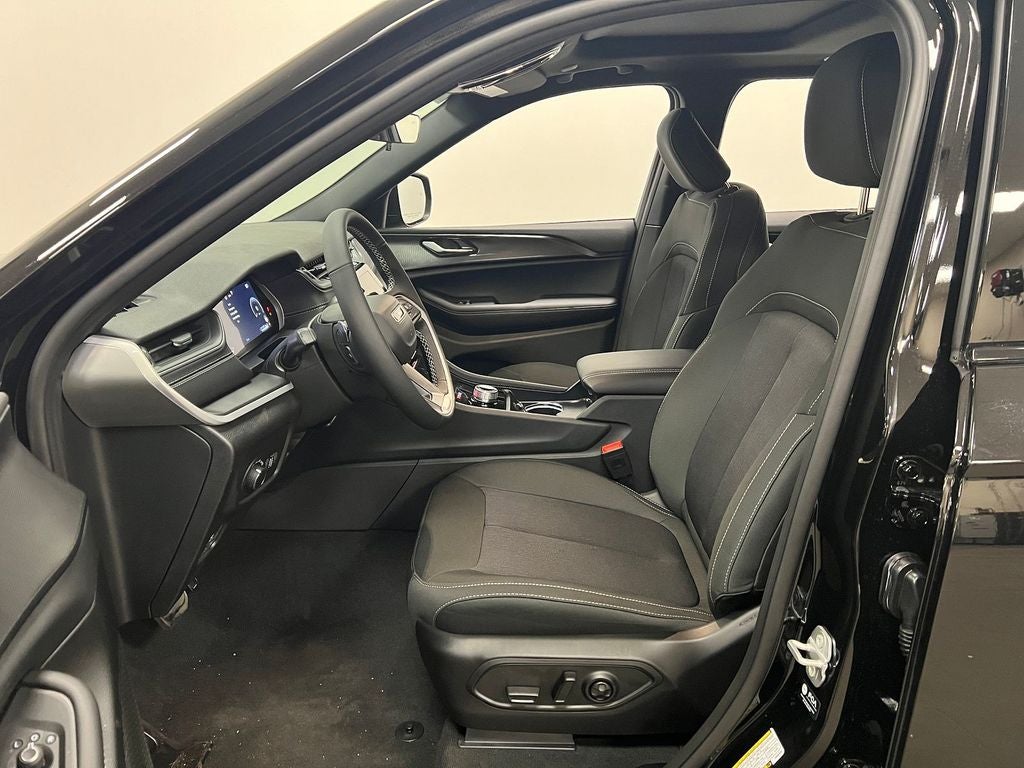 2025 Jeep Grand Cherokee GRAND CHEROKEE LAREDO X 4X2