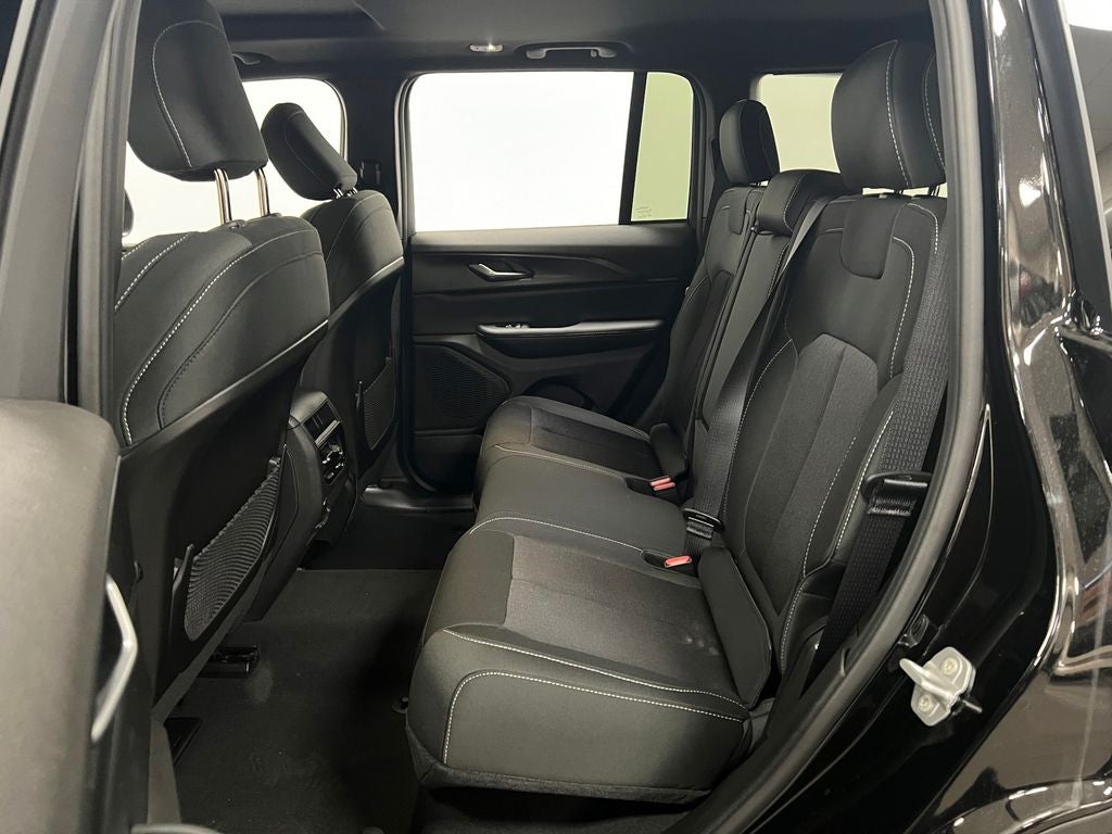 2025 Jeep Grand Cherokee GRAND CHEROKEE LAREDO X 4X2