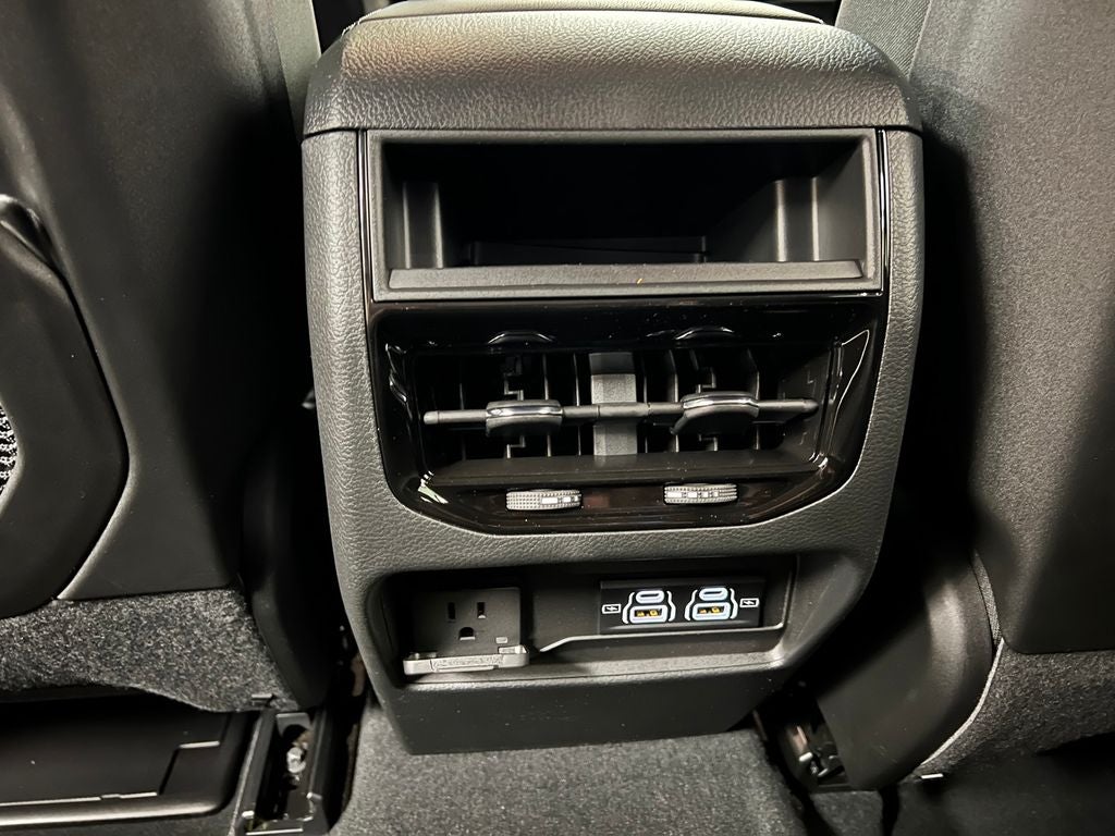 2025 Jeep Grand Cherokee GRAND CHEROKEE LAREDO X 4X2