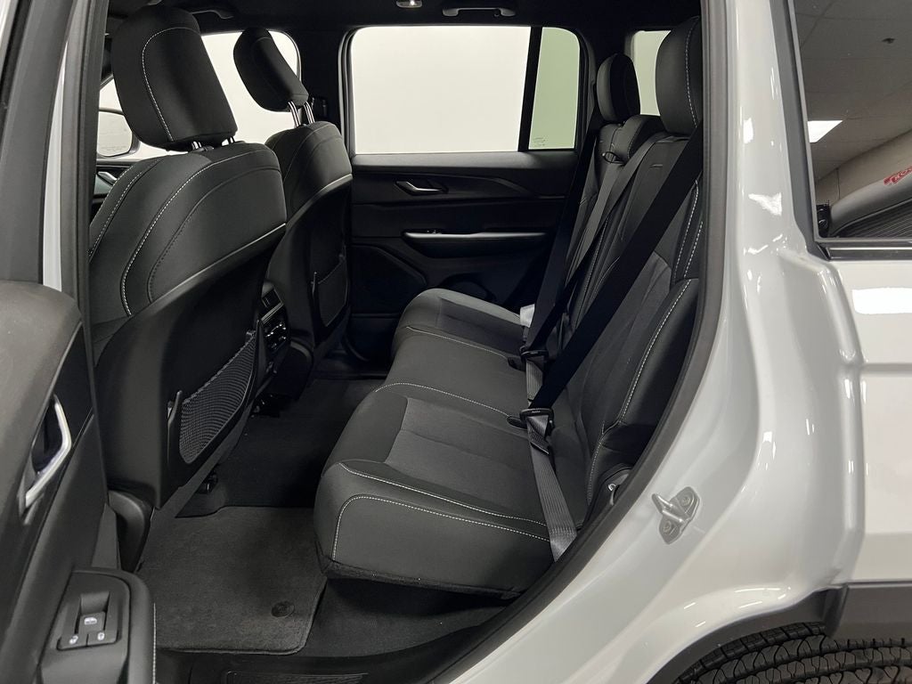 2025 Jeep Grand Cherokee GRAND CHEROKEE LAREDO 4X2